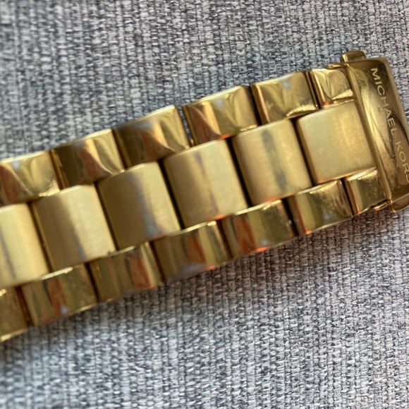 Gold Michael Kors watch - Picture 9 of 12